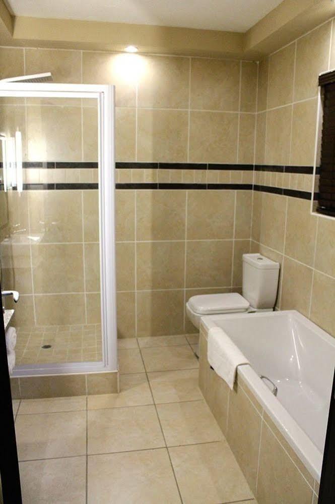Desroches Hotel Margate Esterno foto