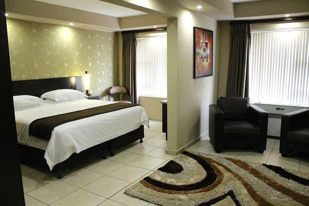 Desroches Hotel Margate Esterno foto