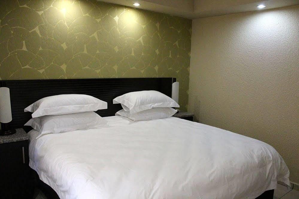 Desroches Hotel Margate Esterno foto